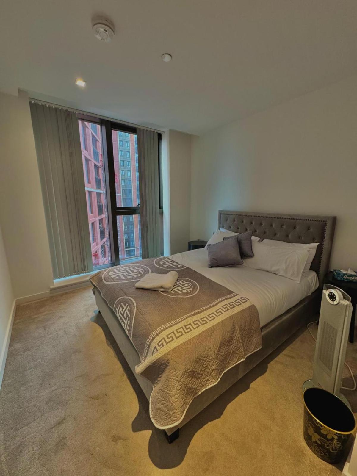 Apartment Mayfair Residence With Skyline View *