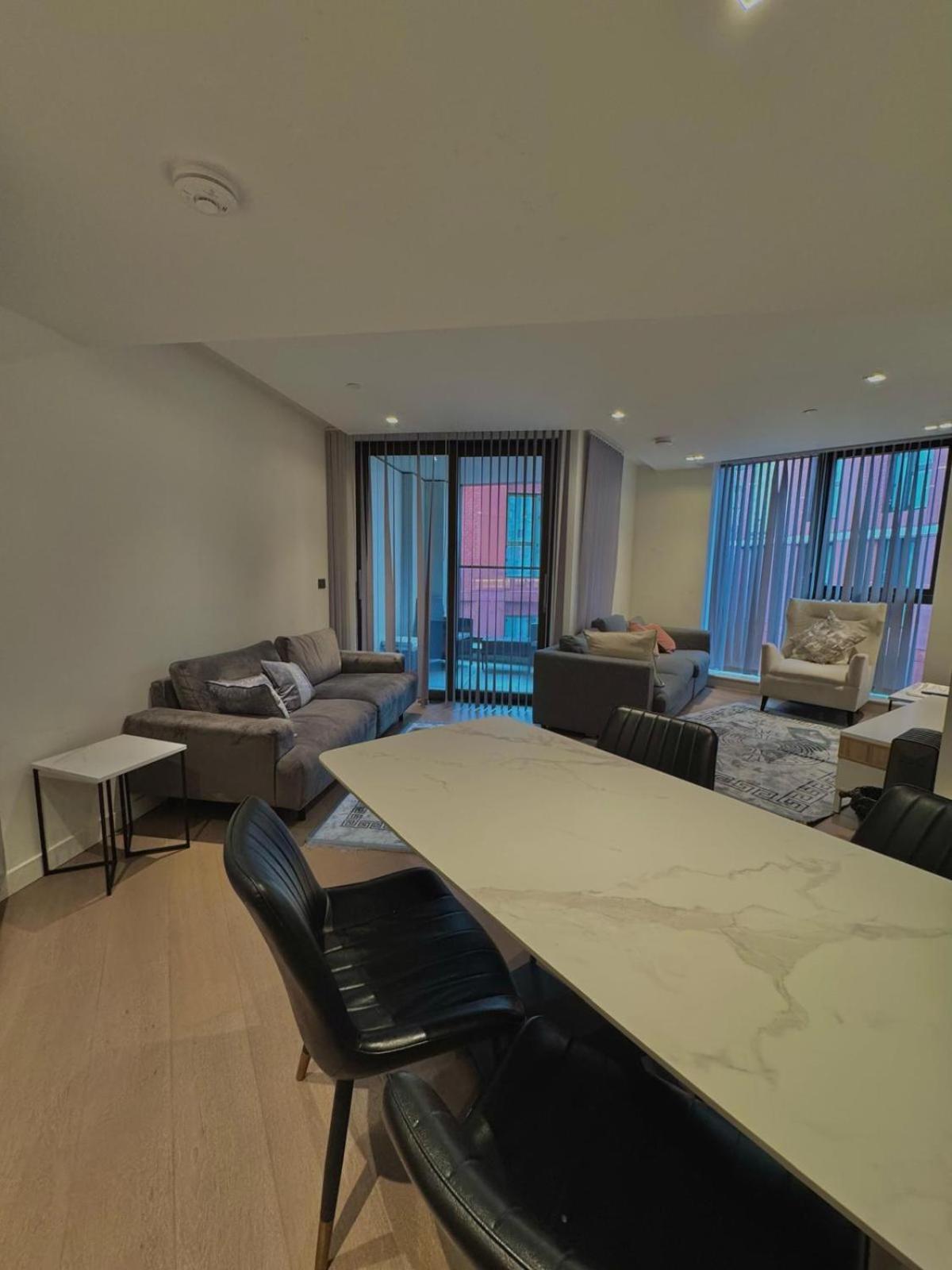 Mayfair Residence With Skyline View Apartment