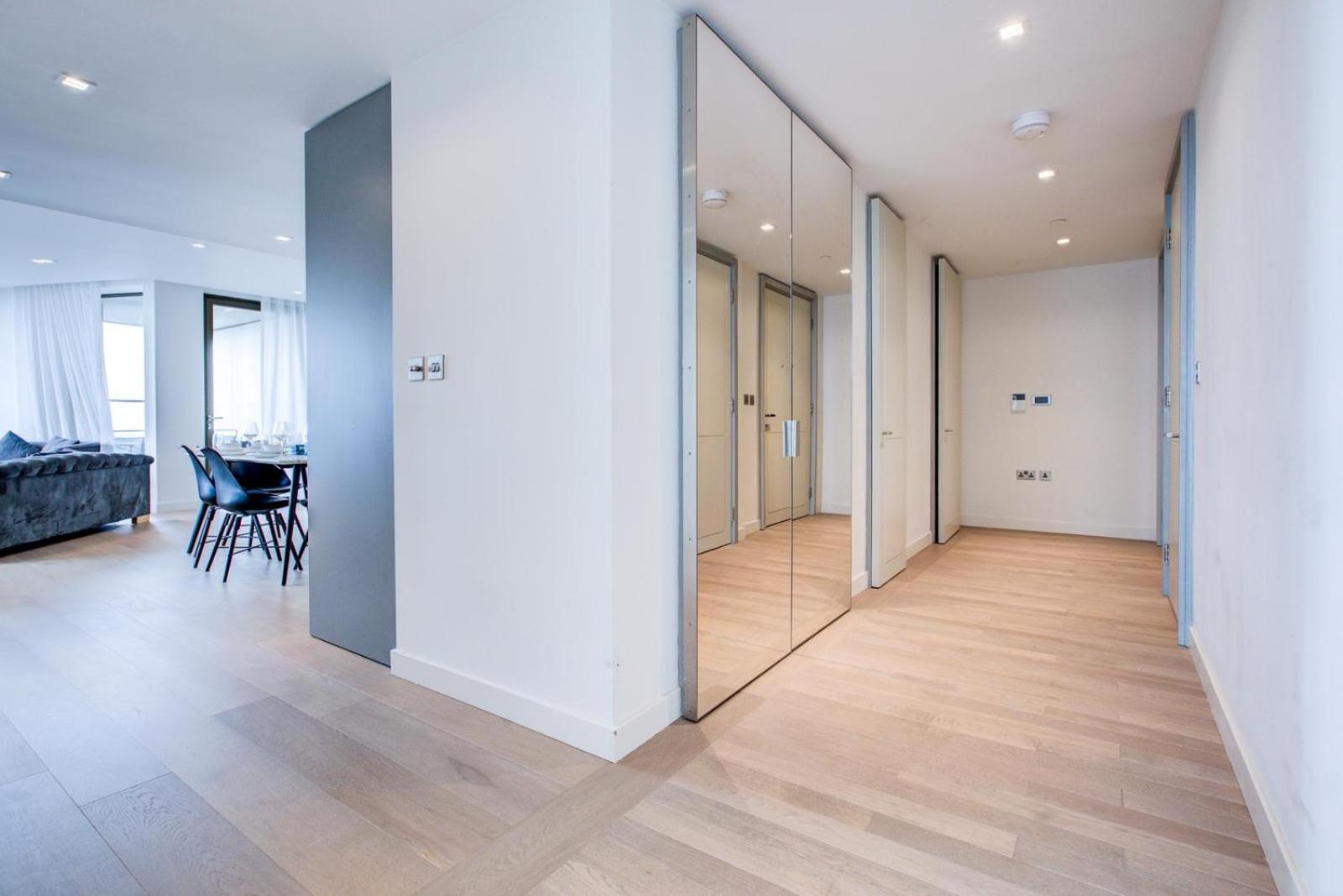 Apartment Mayfair Residence With Skyline View