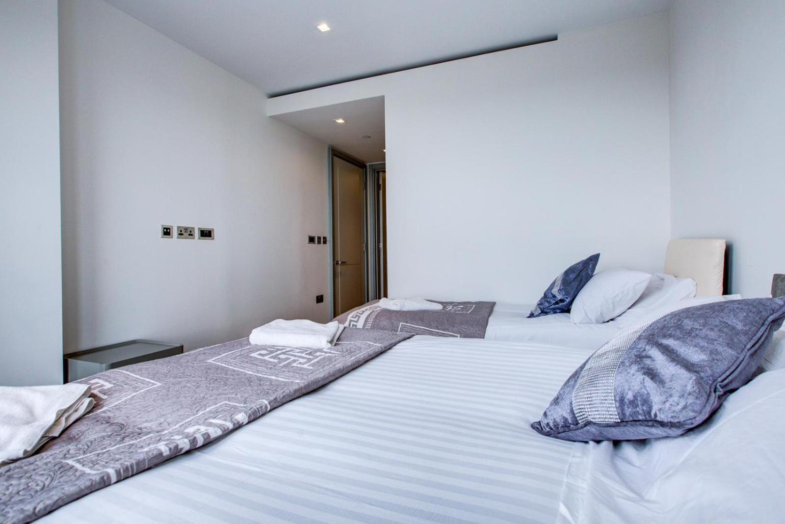 Apartment Mayfair Residence With Skyline View *