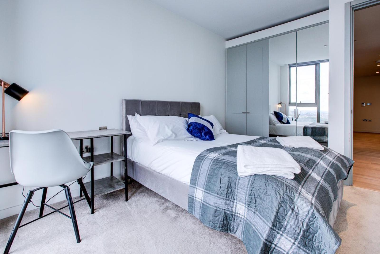 Mayfair Residence With Skyline View Apartment London
