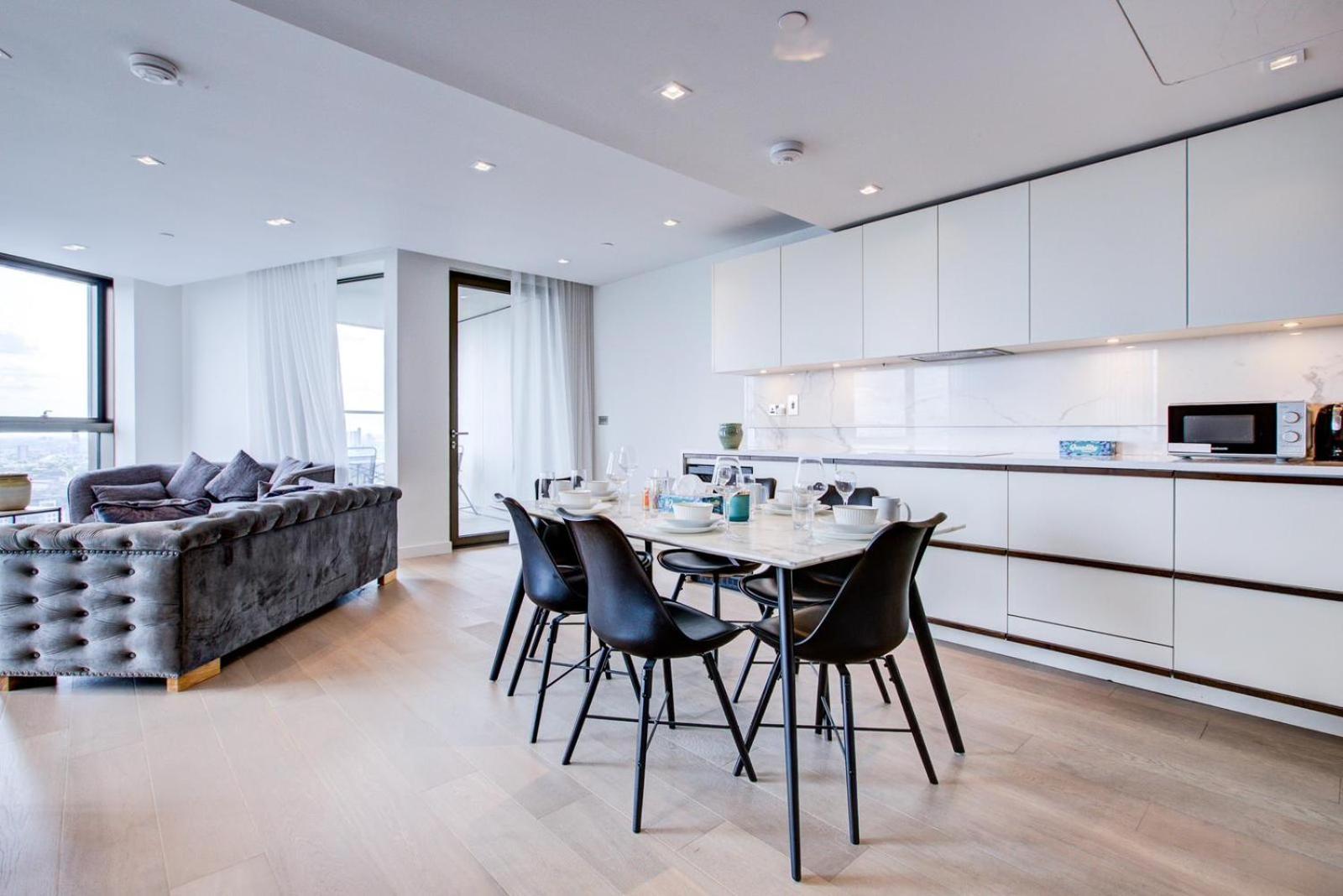 Mayfair Residence With Skyline View