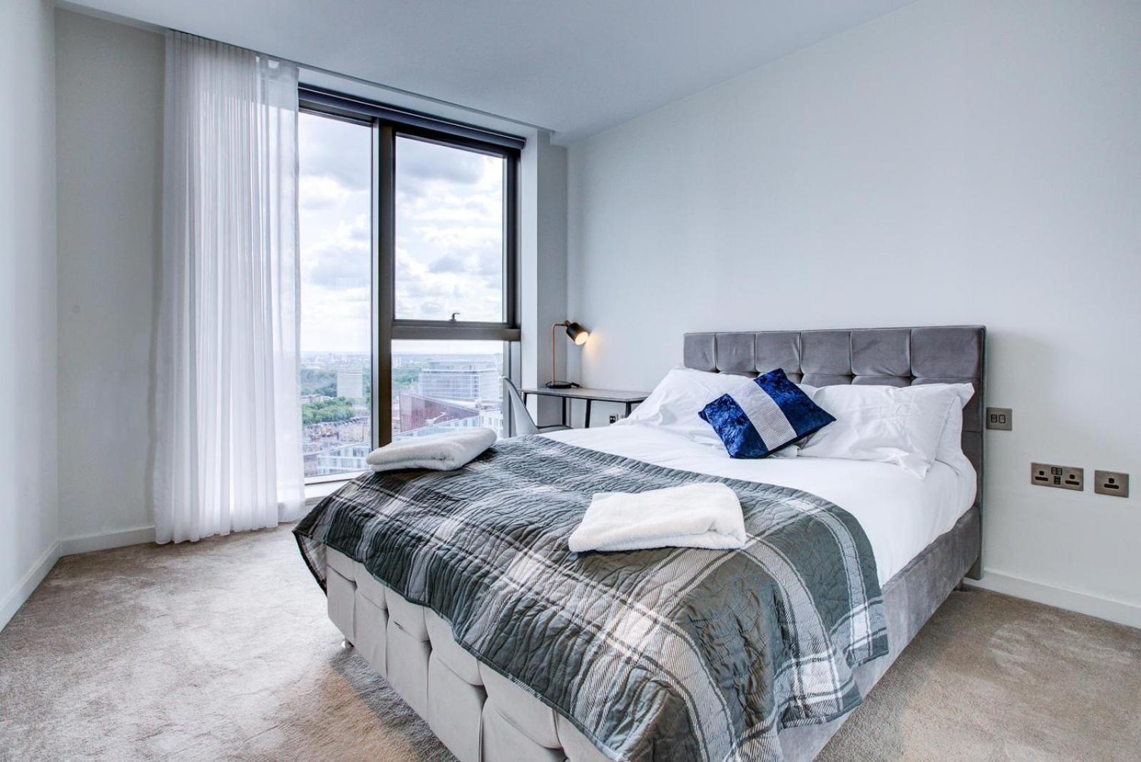 Mayfair Residence With Skyline View Apartment