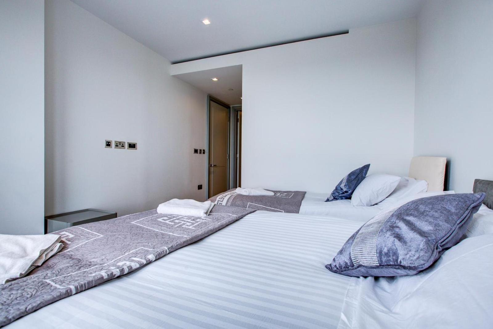 Apartment Mayfair Residence With Skyline View *