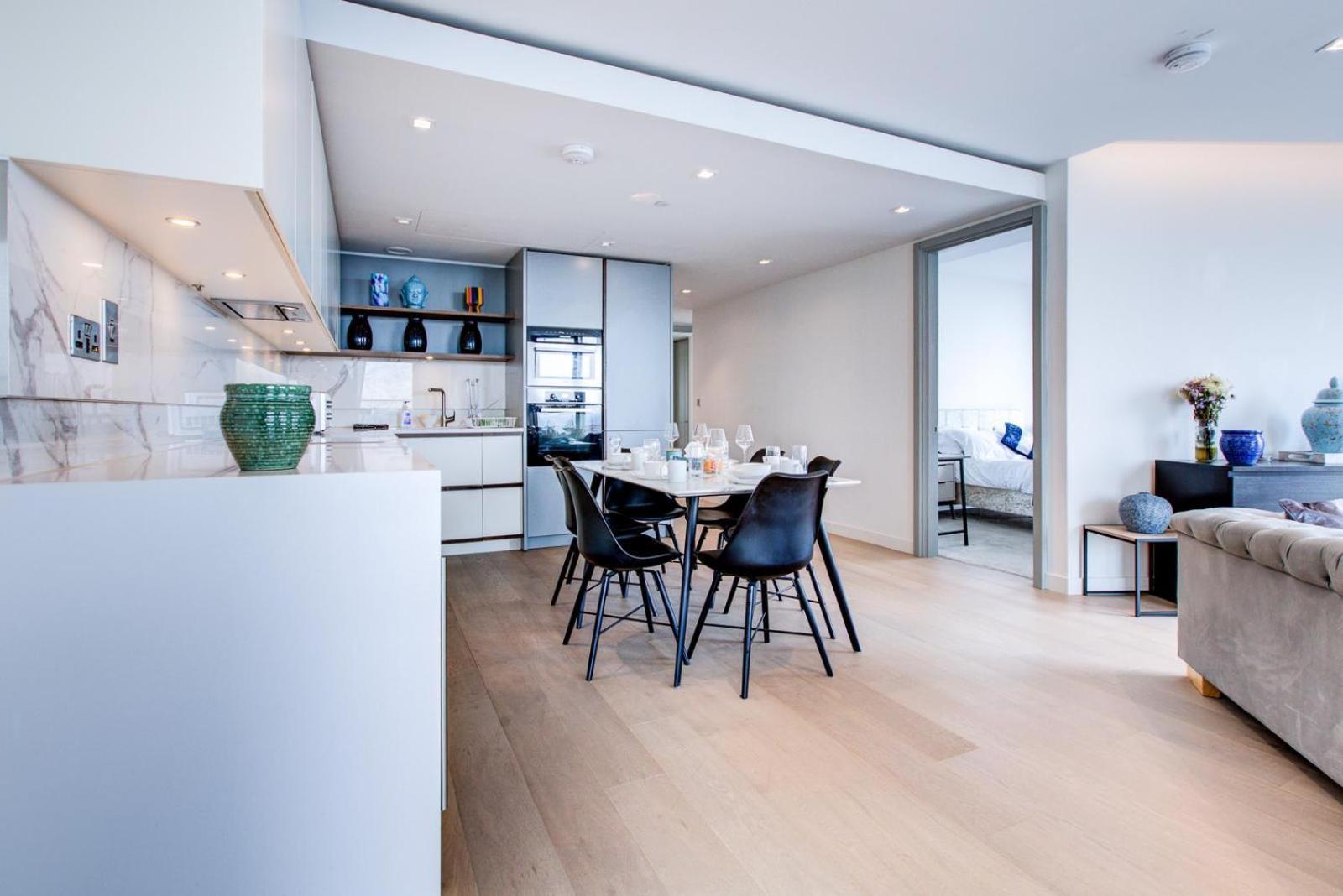 Mayfair Residence With Skyline View *