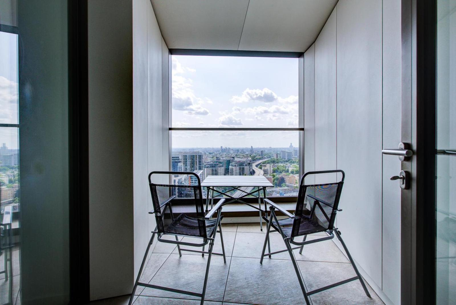 Apartment Mayfair Residence With Skyline View