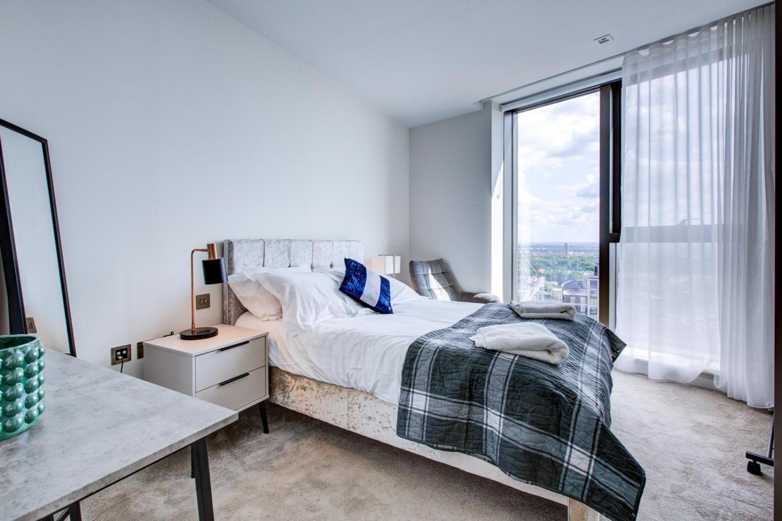 Apartment Mayfair Residence With Skyline View *