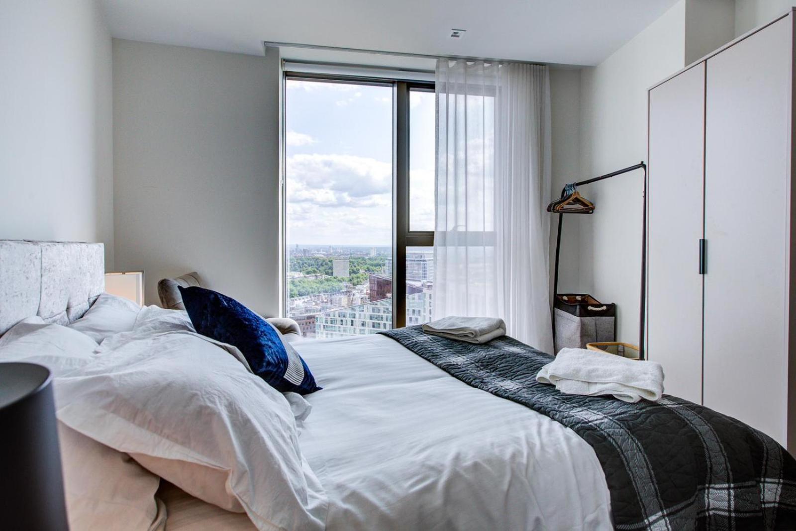 Mayfair Residence With Skyline View *