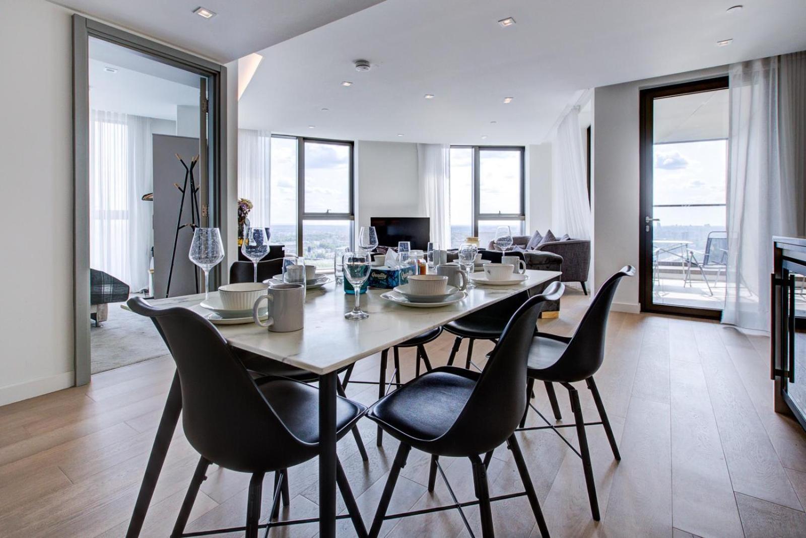 Apartment Mayfair Residence With Skyline View
