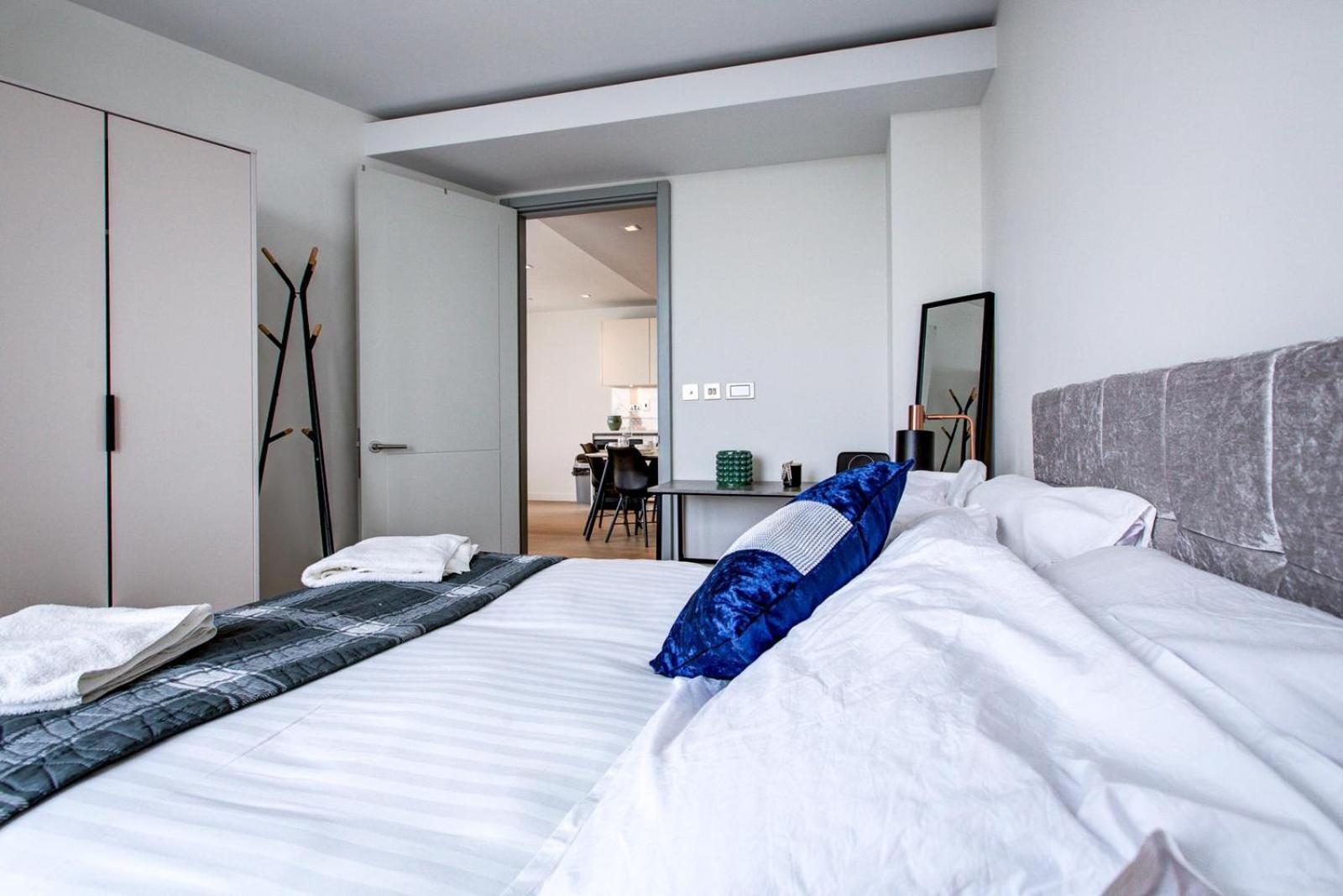 Apartment Mayfair Residence With Skyline View *