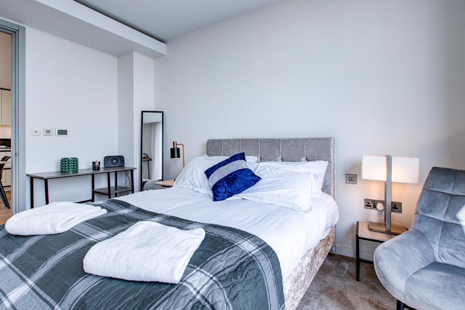 Apartment Mayfair Residence With Skyline View *