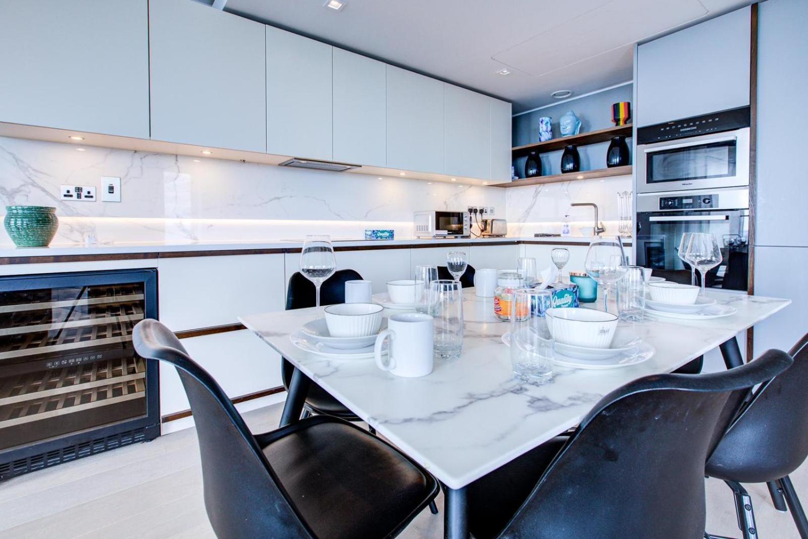 Mayfair Residence With Skyline View Apartment